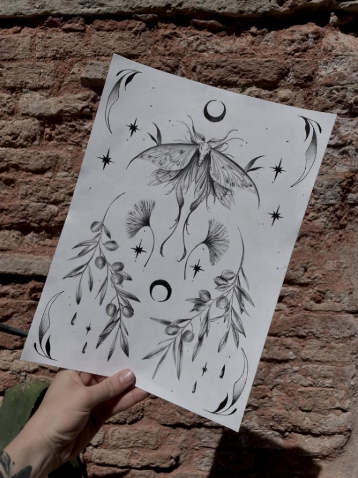 Foglio flash di Pamela con falena, rami d'ulivo, lune e stelle